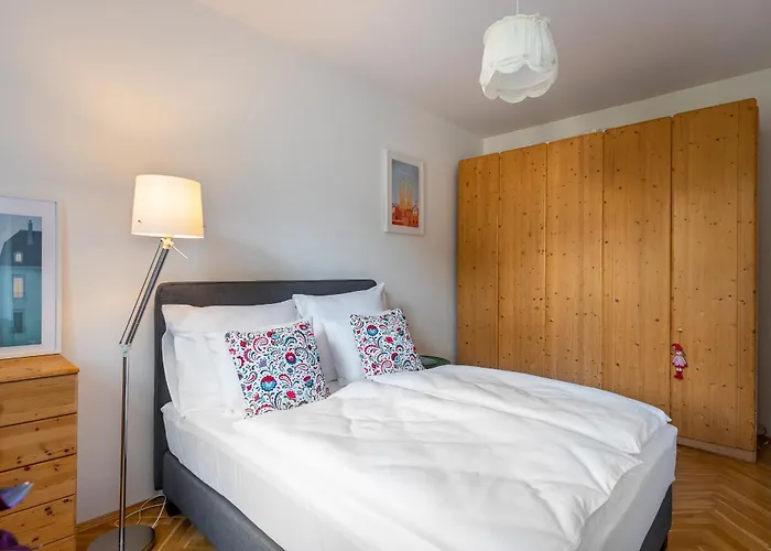 *Sunny And Stylish* Apt With Balcony Near Tv Tower